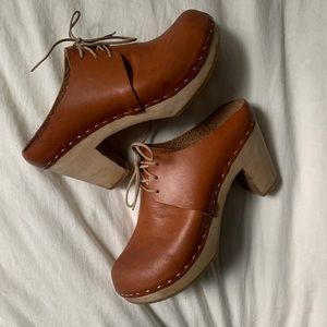 Bryr handmade leather high heeled clogs